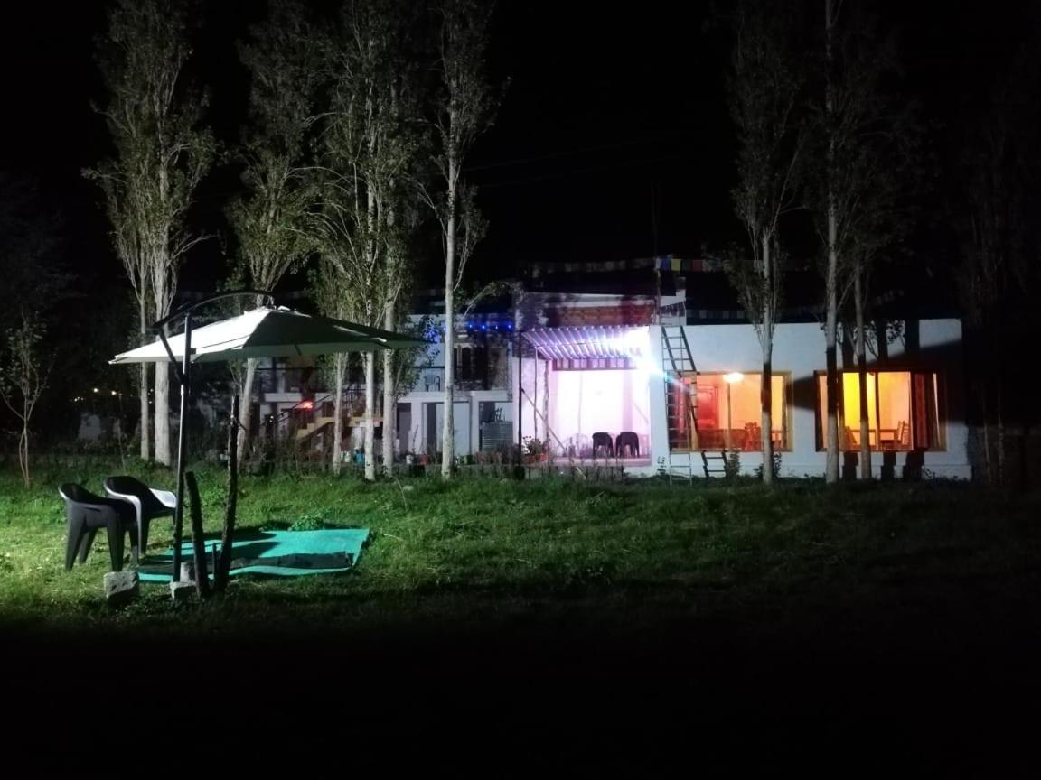 Sernang Homestay ハンダル エクステリア 写真
